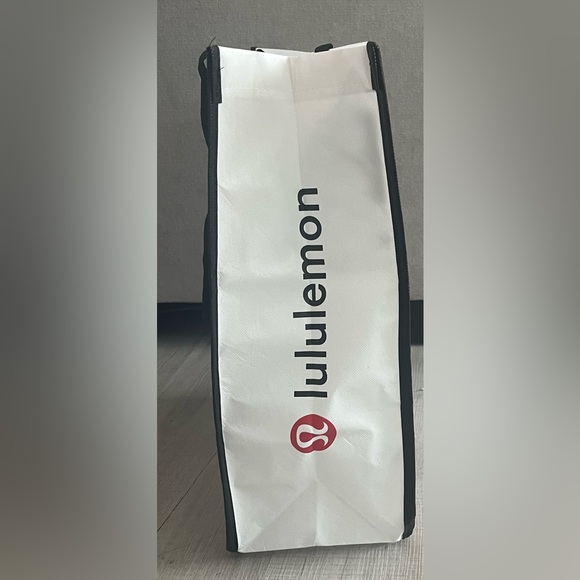 Lululemon Limited Edition White & Black Large Tote Bag - Picture 9 of 12